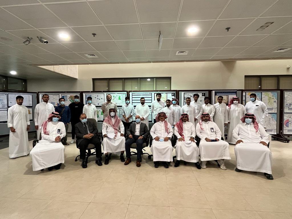 IAU_Arch's tweet photo. المناقشة النهائية لمشاريع استديو السنة الرابعة .
لقسم #التخطيط_الحضري_والإقليمي لمشروع اعداد المخطط شبة الإقليمي لعدد من محافظات المنطقة الشرقية. https://t.co/ubtswb7IuO