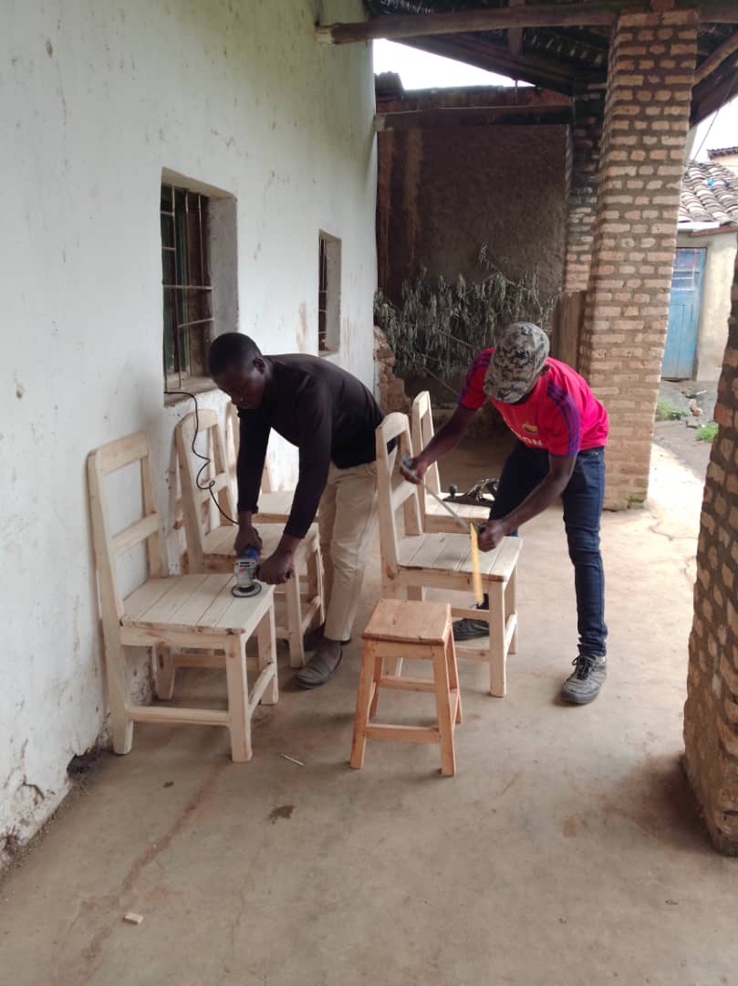 RwandaScouts's tweet photo. Scout District Commissioner of @NyaruguruDistr of @RwandaScouts visited Scouts groups & noticed the good progress they are making to put acquired skills into practice.They were trained in tailoring & carpentry under the project supported by @GovernanceRw & @UNDP_Rwanda.#WeImpact https://t.co/0ij4MmHfEG
