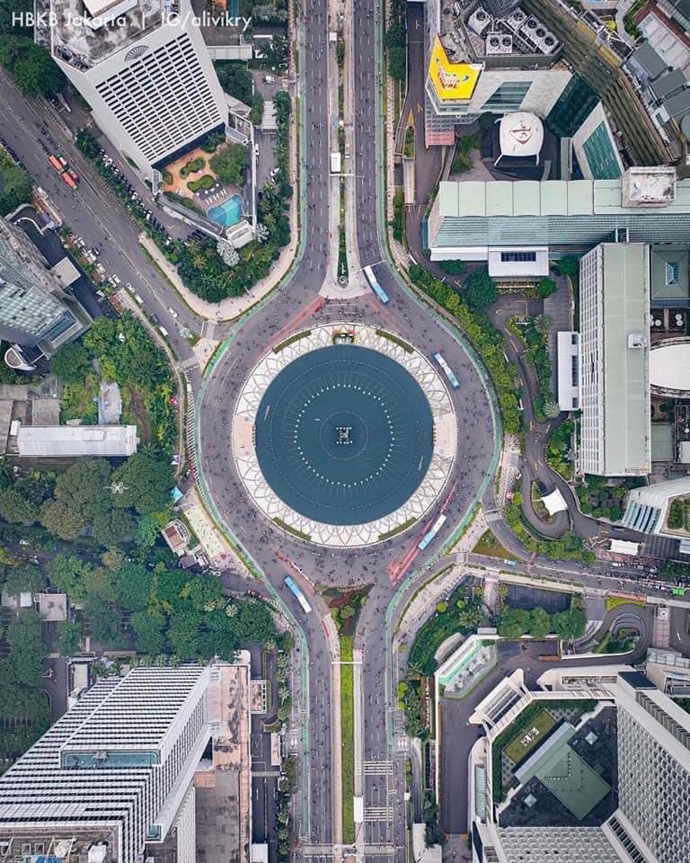 aniesbaswedan's tweet photo. Alhamdulillah, sesudah dua tahun pembatasan, akhirnya Jakarta bisa kembali menggelar Hari Bebas Kendaraan Bermotor/ Car Free Day.

Senang melihat antusiasme warga yg hadir di #CFDJakarta hari Minggu lalu, walau ramai tapi tertib.

#JakartaLangitBiru #HBKB
https://t.co/QkI6LnFbOh https://t.co/CTyRcrh1tj