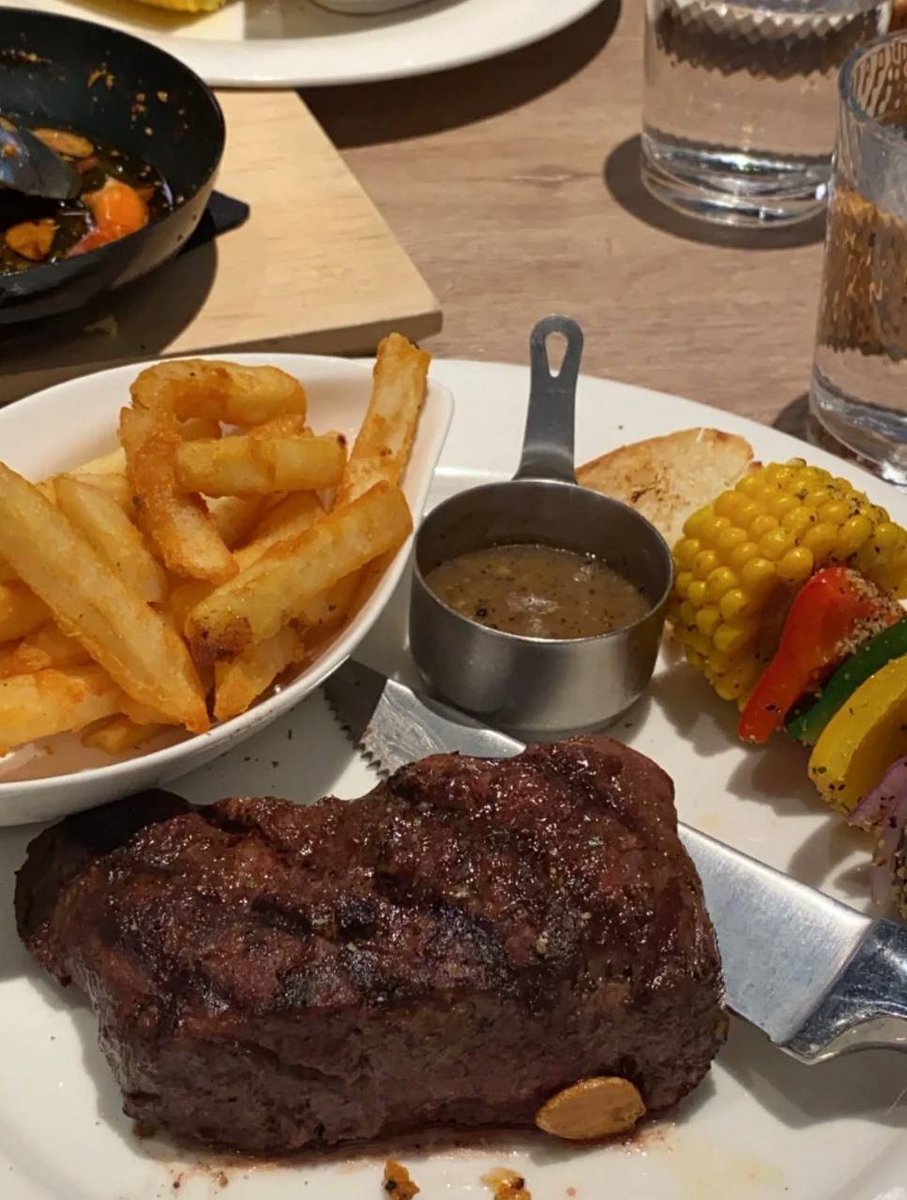 aima1990722's tweet photo. My favorite is dessert after dinner, and the shrimp in the second picture #dinnerforyu #beefsteak #dessert #gourmet #California #UnitedStates https://t.co/okWBHTcJ4r