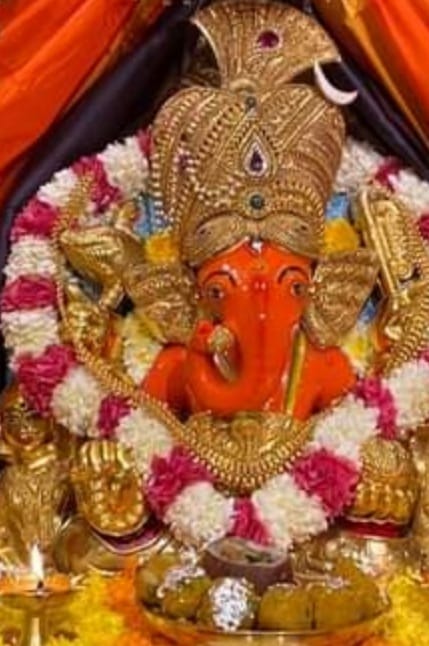 SrBachchan's tweet photo. T 4295 - Sukhkarta ! Dukhharta ! सुखकरता, दुख़हरता 🚩 https://t.co/D7V8d0Ly3y