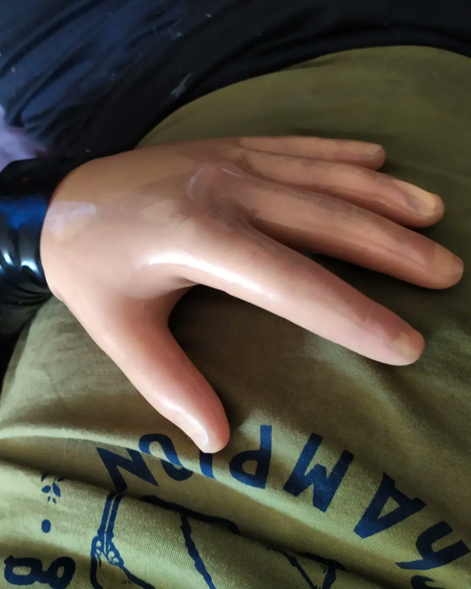 exlatfr's tweet photo. 🔥🔥
#latex #latexclothes #casuallatex #latexaddict #latexfan #latextop #latexhood #latexmask #latexstockings #latexsocks #latextoesocks #latexfeet #latexgloves #latexhand https://t.co/JX9NU4J8Vx
