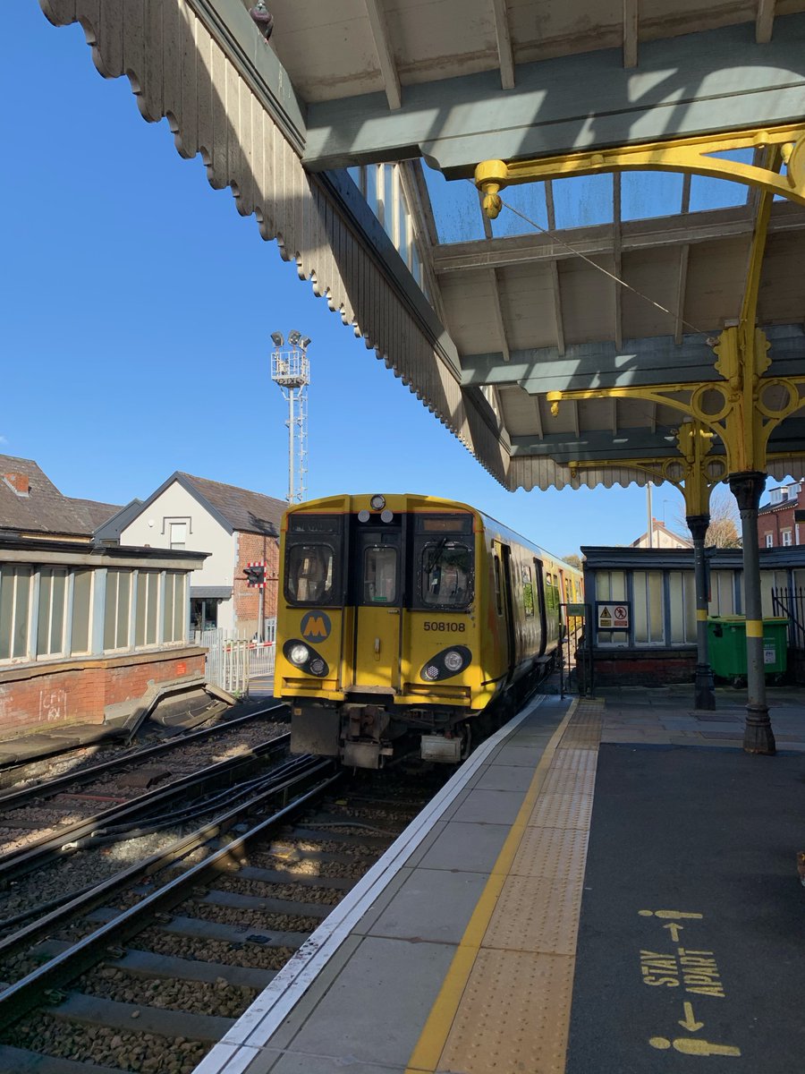 Merseyrail tweet media