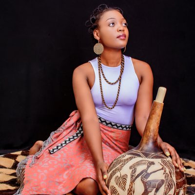 PhoibeMukeshim2's tweet photo. #Burya uzimane umuco wawe hato utazibagirwa ikiguhuza nuwawe maze ukazima. Dukomere kumuco nyarwanda tuwurinde kuzimira. Rubyiruko rubyaro rw’uRwanda twibukeko umuco n’ururimi dusangiye aribyo byonyine biranga abo turibo naho dukomoka.@YouthCultureRW @RwandaYouth @FirstLadyRwanda https://t.co/f1WqQsIaos