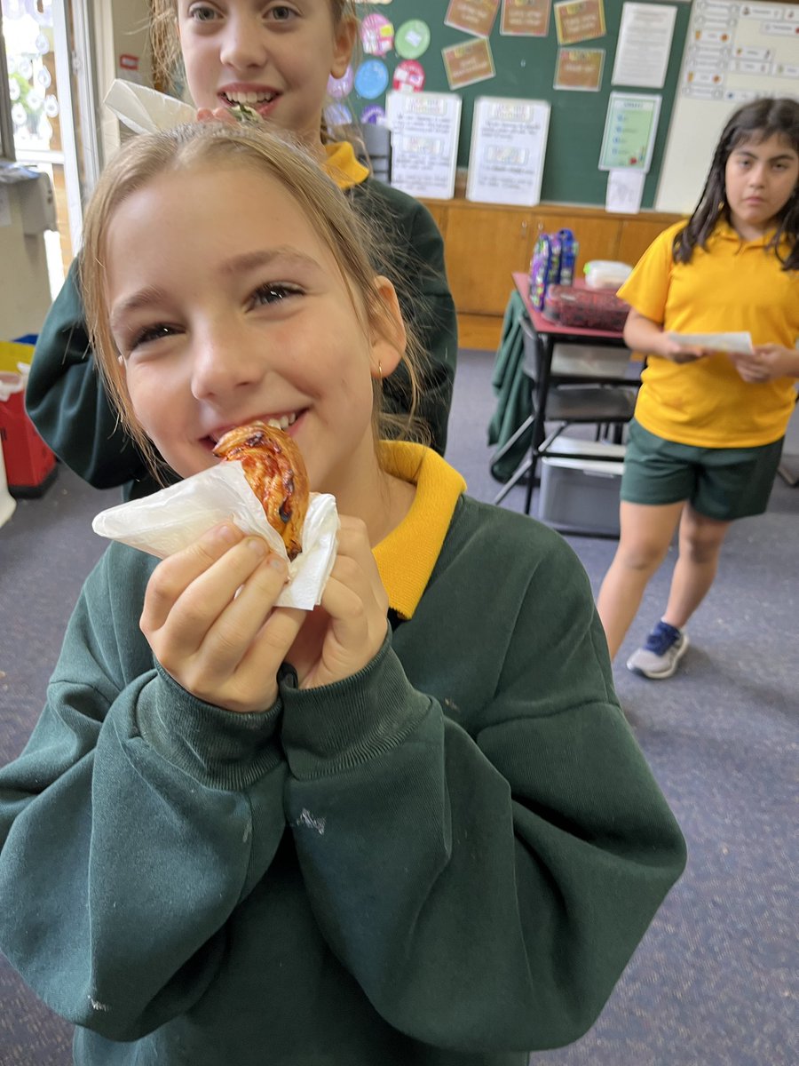 StBridgetsPS1's tweet photo. During our weekly wellbeing groups, the students have been making pin wheels from scratch! A yummy treat to fill our tummy’s! 😋 #pinwheels #wellbeing #makingfood #yummyfood #catholicschools #foodeducationforkids https://t.co/dv9d1uJcyb