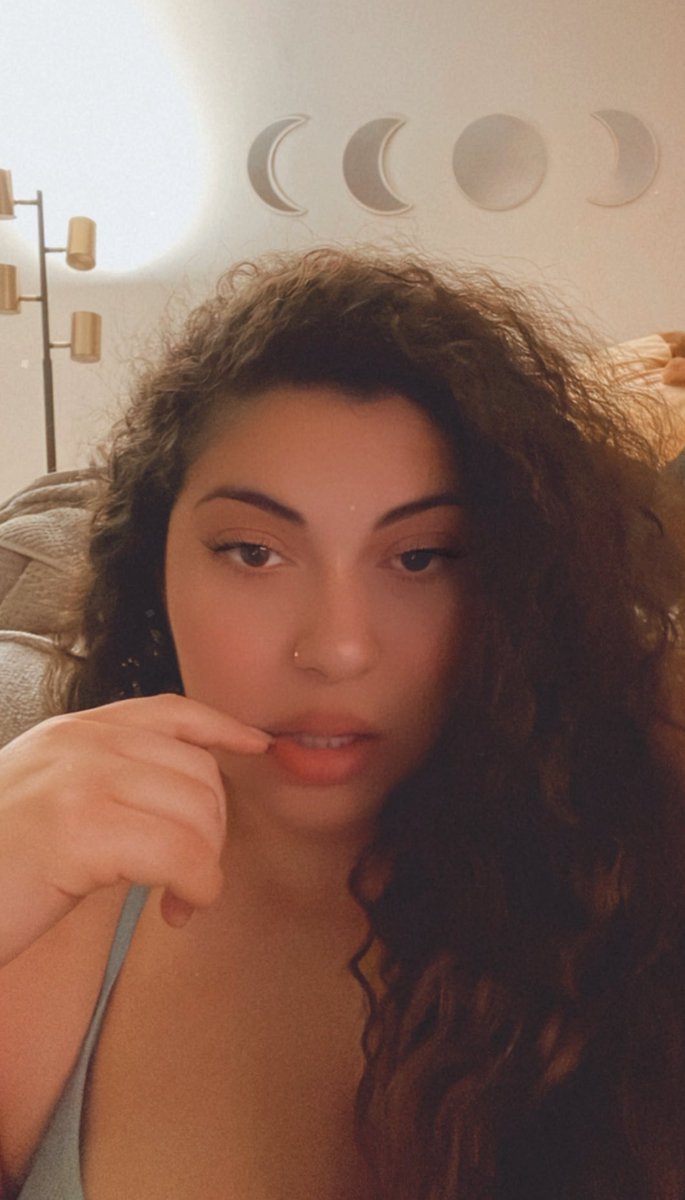 spongeb00b_'s tweet photo. 💘🌙 good night https://t.co/byHRAmNLWR
