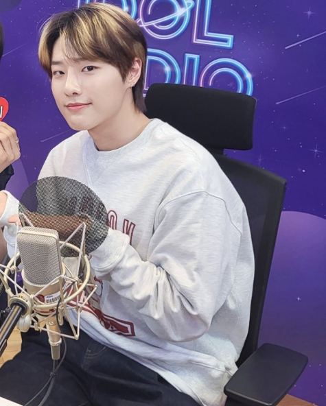 Celebsstyle5's tweet photo. 셀럽 : 우즈
어디 : 아이돌 라디오
브랜드 : 마크에이토리 (MARCATORY)
모델 : KICK BACK SWEATSHIRT (LIGHT MELANGE)
https://t.co/k1mZBCqj24
#마크에이토리 #MARCATORY #우즈 #WOODZ #조승연 #맨투맨 #손민수 #손민수템 https://t.co/yoqFXEuG7c