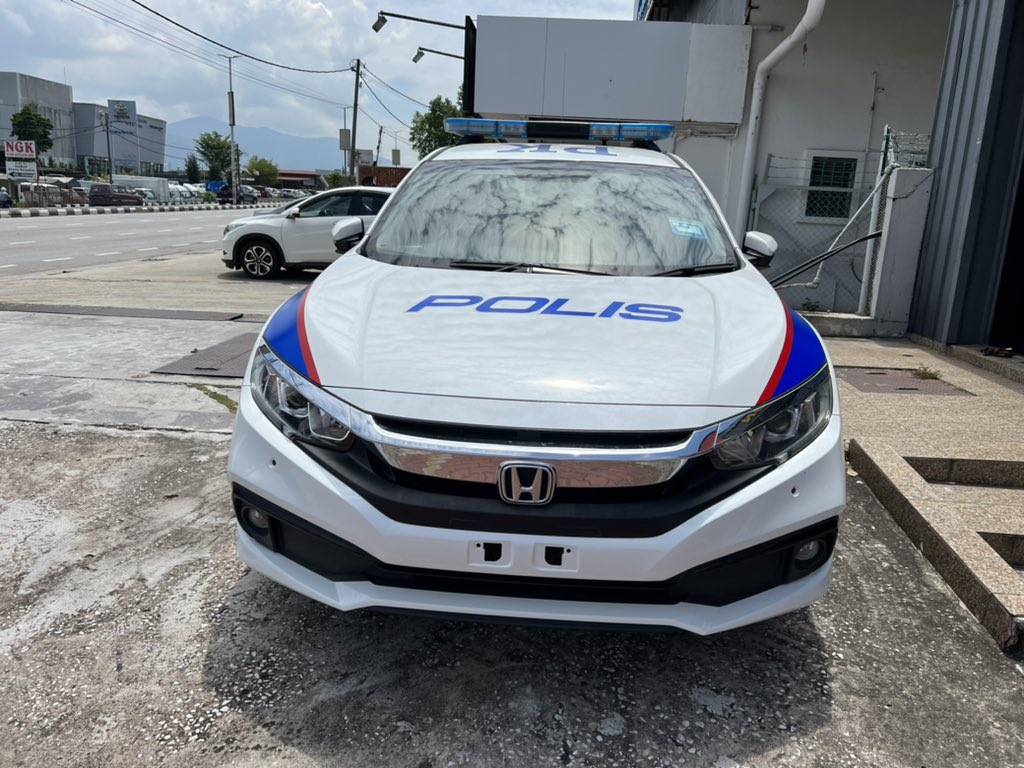 NgaKorMing's tweet photo. Memandangkan pakcik @NajibRazak tak faham tweet saya, sekarang saya tunjukkan satu bukti lagi. Nampaknya HONDA bukan berasal dari Jepun, sekarang baru saya tahu Honda civic adalah kereta Malaysia. 😂😂#BiarFaktaBicara @fmtoday https://t.co/Fa0Rh8Cqe6
