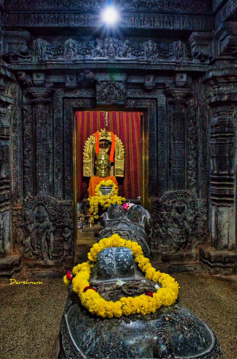 Rakeshshukla_7's tweet photo. हासन (कर्नाटक) से 41 किमी की दूरी पर अर्सीकेर गांव है, जहां 12वीं शताब्दी में राजा वीर बल्लाल द्वारा बनवाए गए मंदिर में शिवलिंग स्थापित है। यह मंदिर वास्तुकला का अनूठा उदाहरण है। मंदिर की दीवारों पर  बारीकी से की गई नक्काशी प्राचीन भारतीय शिल्पकला को प्रदर्शित करती है। https://t.co/1tOB45W8Gt