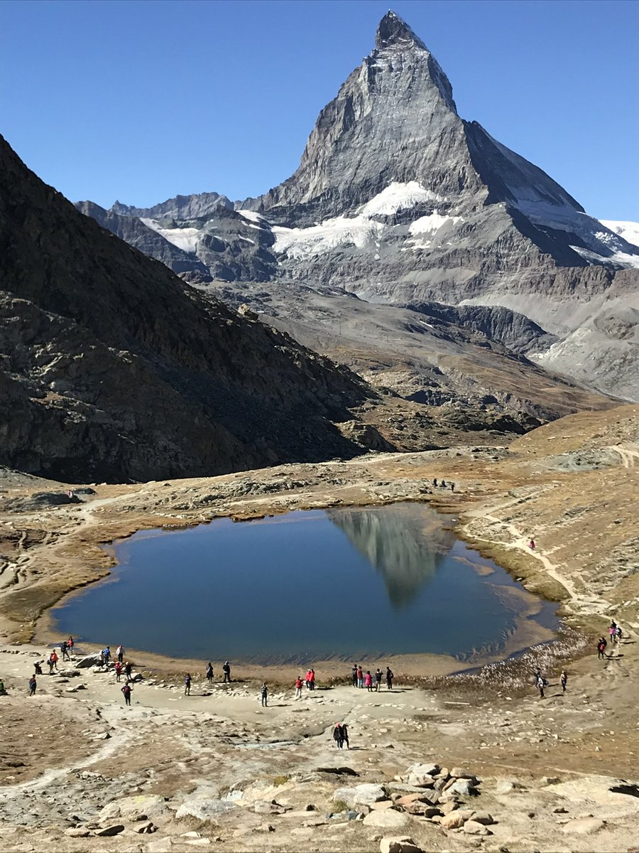 redtestwine's tweet photo. เราเม้นบอกที่นคนถามถึง Zermatt Matterhorn ก็มีคนมาเม้น #ข่ม ต้องไปอย่างโน้นอย่างนี้ เลยส่งรูป ปี 2019 ไปให้ดู รูปแรกกันยา รูป2 ปลายปีเข้าหน้าหนาวแล้ว
เห็นชัด เพราะอากาศดี https://t.co/ygDIudlrEv