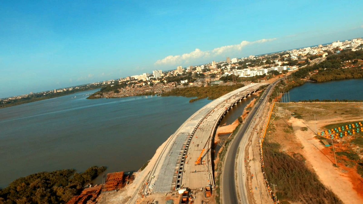 KeNHAKenya's tweet photo. Construction of the Mombasa Makupa Bridge is registering tremendous progress. The pace of construction signifies an inch closer towards restoring the free flow of water at the crossing that gives access to Mombasa Island. https://t.co/UfEWUe1bHc