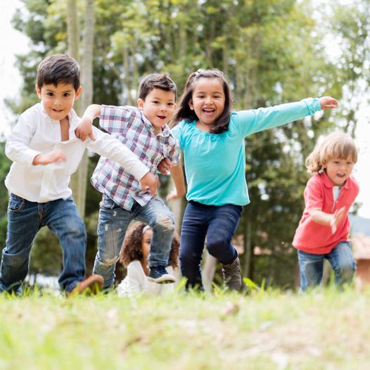 PuaRowena's tweet photo. Playing outside gives your child the chance to explore the natural environment and have adventures. Your child can play games, test their physical limits, express themselves and build their self-confidence. Outdoor play can also mean more mess – and more mess often means more fun https://t.co/syzbpk9vGc