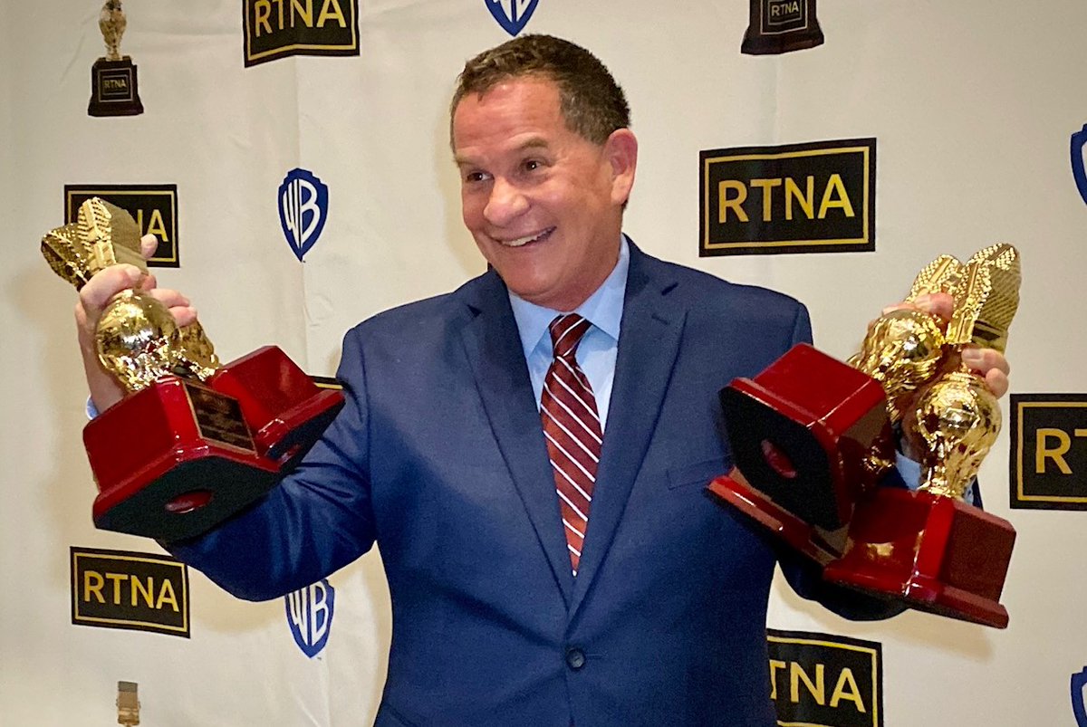 KcluNewsLance's tweet image. Just trying to keep up with KFI&apos;s #SteveGregory, and KABC&apos;s #DavidOno, two of the big winners at the 2022 Golden Mike Awards.  Congratulations to all of the winners at America&apos;s oldest broadcast journalism awards show! #rtna #goldenmikes #hiltonuniversal #goldenmikesawardsshow