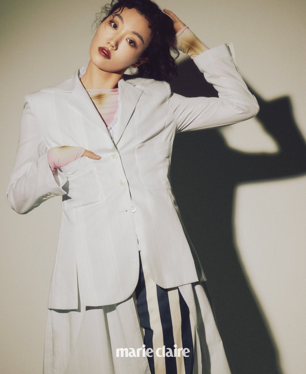 6월 8일에 개봉하는 영화 <윤시내가 사라졌다>의 감독 김진화, 배우 오민애와 이주영, 그리고 가수 윤시내가 함께한 화보를 공개합니다. 화보 전체와...