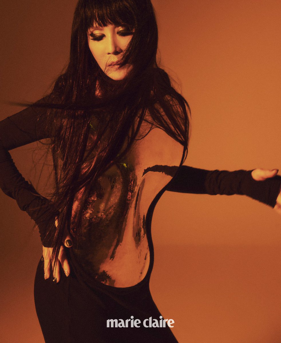 6월 8일에 개봉하는 영화 <윤시내가 사라졌다>의 감독 김진화, 배우 오민애와 이주영, 그리고 가수 윤시내가 함께한 화보를 공개합니다. 화보 전체와...