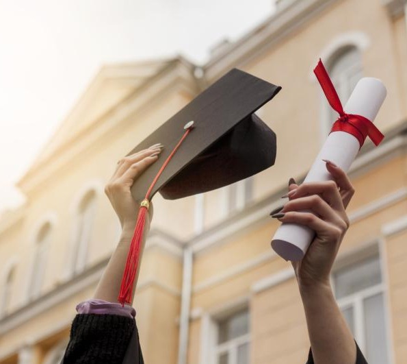 Students Can Now Pursue 2 Degrees Simultaneously As Per UGC’s New Guidelines  | In another big announcement by the Union Grants Commission, students can now pursue two full-time academic programmes simultane...

#Write2Rise #Scholarships  - W2R.org