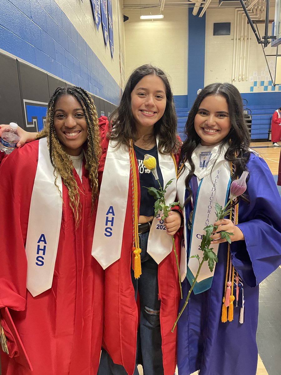 HumbleISD_AMS's tweet photo. ๐พ๐
AMS Annual Senior Walk!!!๐พ๐
๐๐งกClass of 2022 ๐๐งก #atascatigers #classof2022 #AMSSeniorWalk https://t.co/412q4jAY0M