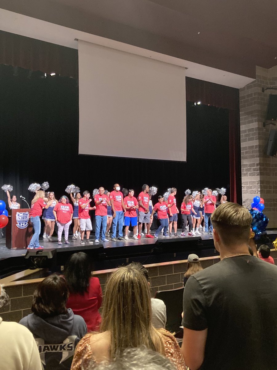 PfISDAthletics's tweet photo. What a GREAT Pep Rally tonight as the Pflugerville community supports the Pflugerville Falcons as they ✈️ to Florida for the National Special Olympics Flag 🏈 tournament! ❤️ me some Falcons !!
#GoBeGreat
#wehyped https://t.co/HmRQu8eWvC