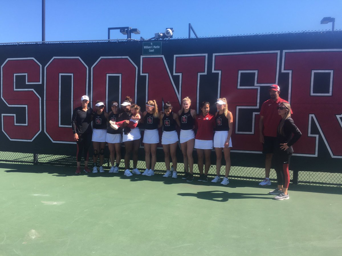 KMillite's tweet photo. So so so proud of this group of young ladies!!  They have been so fun to watch this season…thank you for being such incredible role model to our 3yo daughter, I can only hope she has the same level of grit, fight and love you have displayed this season!! https://t.co/yk1VxwUdh6