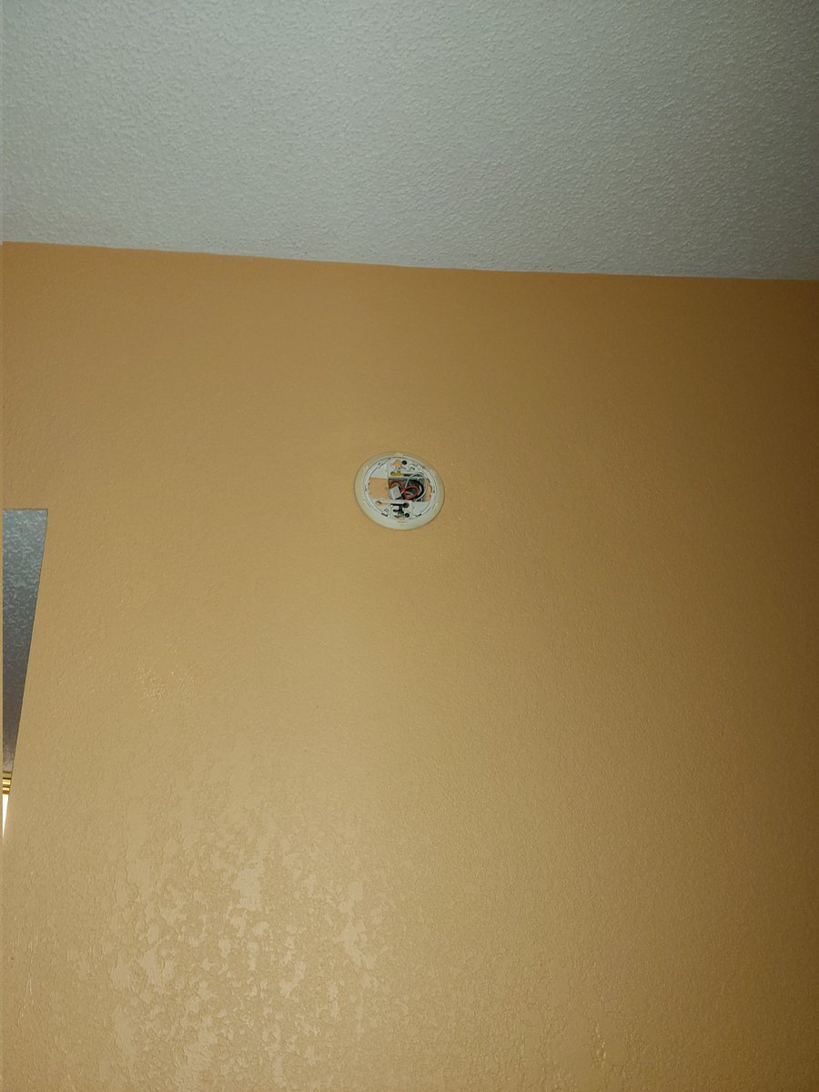 melodykayyy's tweet photo. Hey, @daysinn tried to stay at one of your places and it was an absolute nightmare. Smoke detector ripped off the wall. Sprinklers wrapped in a plastic bag. Burn marks in the mattress. It was AWFUL. https://t.co/kjwWplkiuW