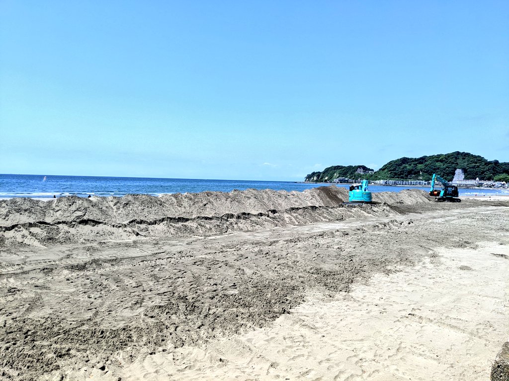 鎌倉press う み 由比ヶ浜 砂が大量に盛られて整備されています 夏の準備ですね 鎌倉 由比ヶ浜 鎌倉の海 T Co Ns2qkwdzva Twitter