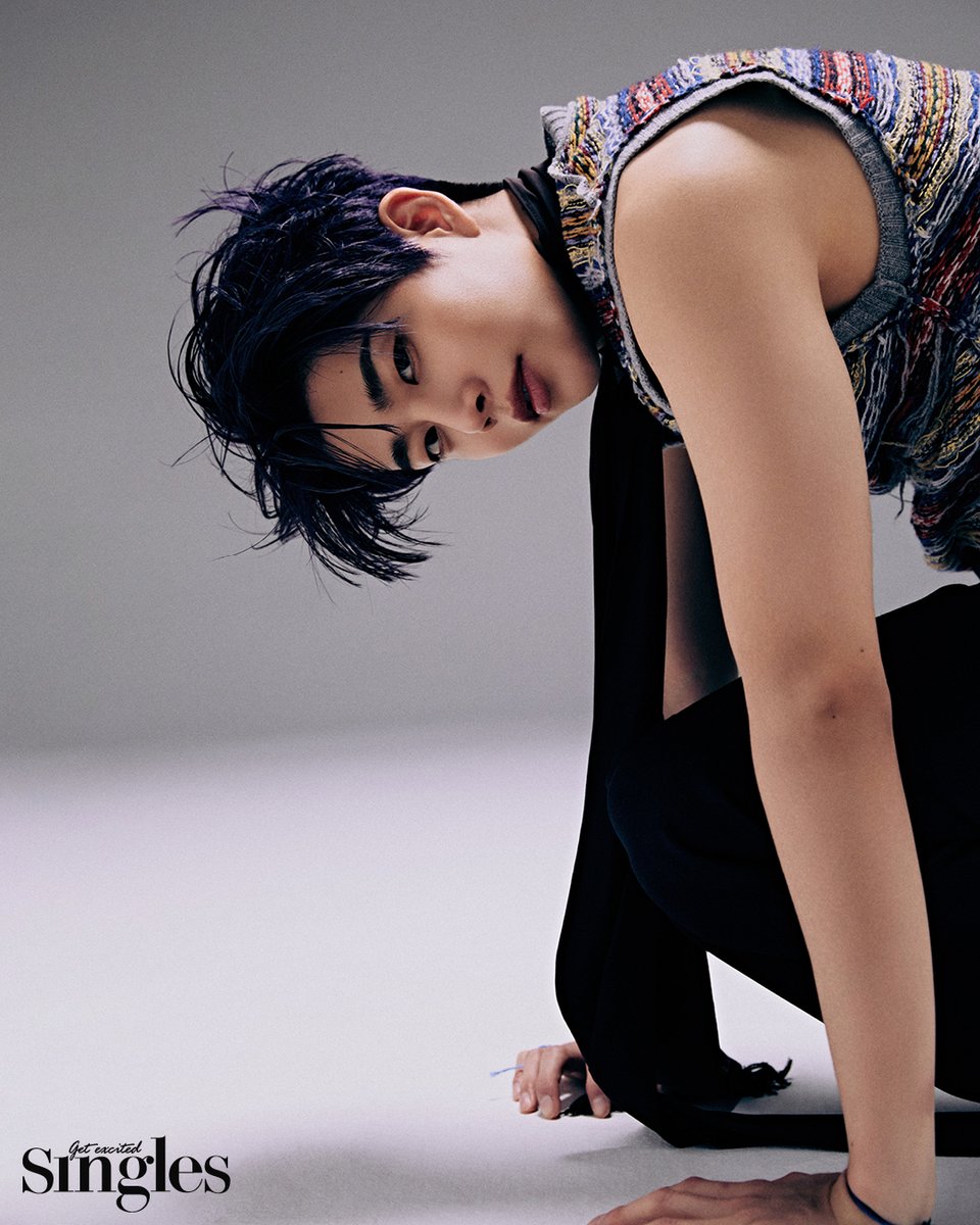 singlesmania's tweet photo. 지난 9일 입대한 #아스트로 #MJ 가 #싱글즈 6월호에 #아로하 를 위한 선물을 남겨뒀답니다. 아로하와 멤버들의 이름만 떠올려도 애틋해진다는 그가 편지처럼 전하는 메시지가 궁금하다면 #싱글즈6월호 를 확인하세요! @offclASTRO #ASTRO 

https://t.co/esAsELsHpe
https://t.co/0dxWe3NDTP https://t.co/NKoV9TkHOk