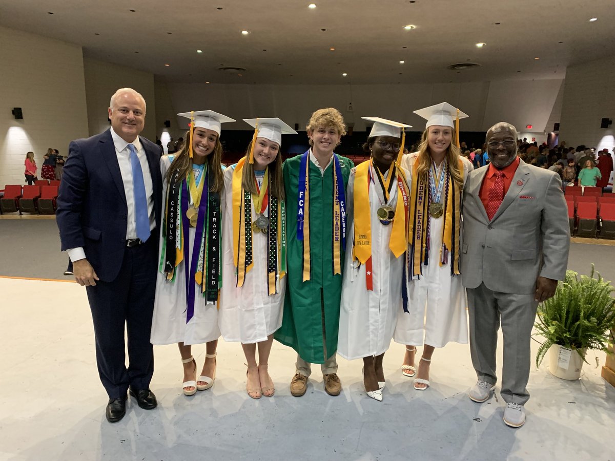spolskij's tweet photo. Great Night celebrating 2022 Baccalaureate….Together we can make a difference…Thank you Pastor Bolden and ⁩ ⁦⁦@Mel_Ponder⁩ https://t.co/jIOJ6tPR3Q