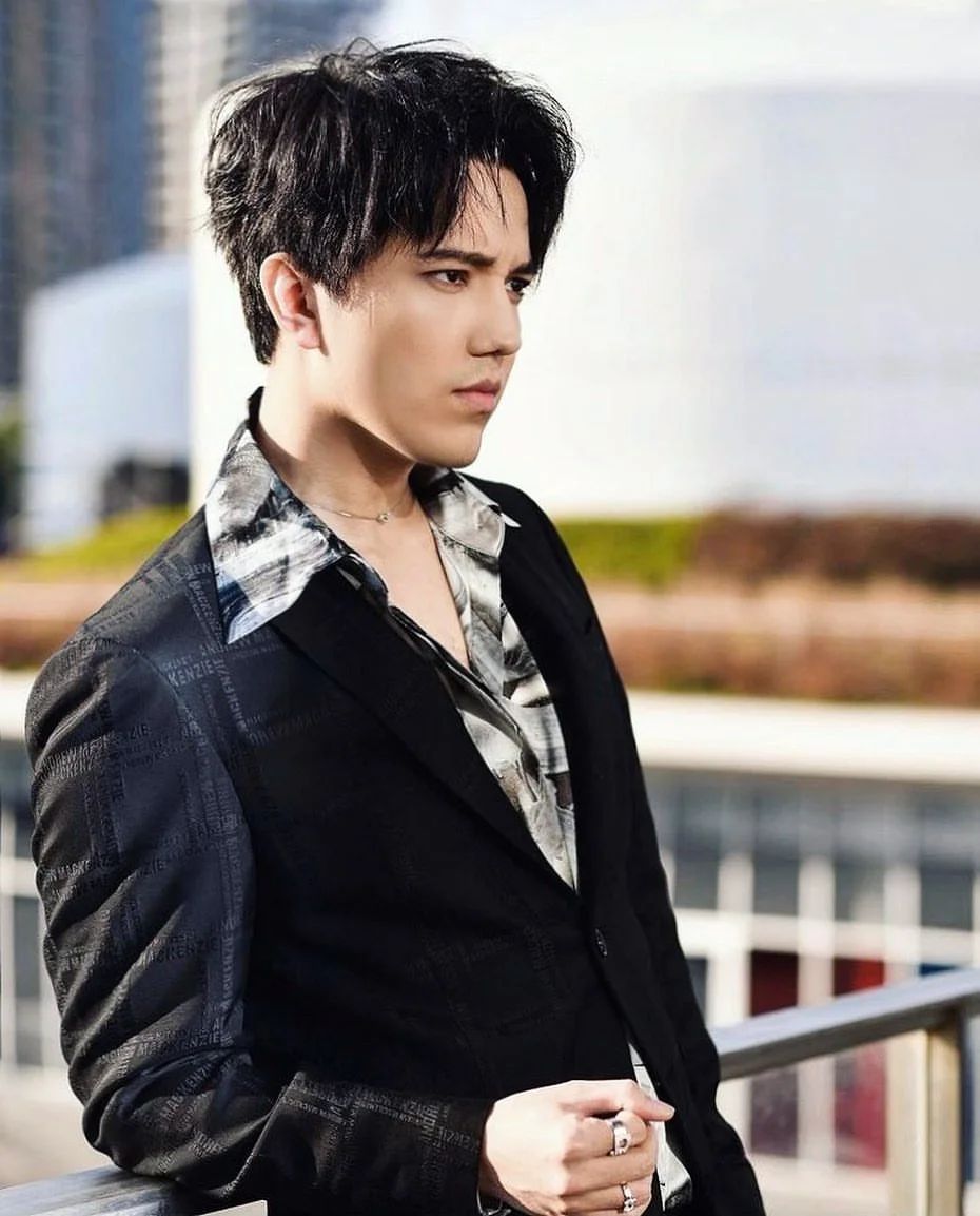 dimash_usa's tweet photo. Repost from an extremely handsome 28 y.o. 🥰🥰🥰

Dimash's IG: Well hello 28th year of my life)☺️

♾️ #dimash #DimashVlog 
#weloveyouintheusa 
@dimash_official https://t.co/p8imWt8dyr