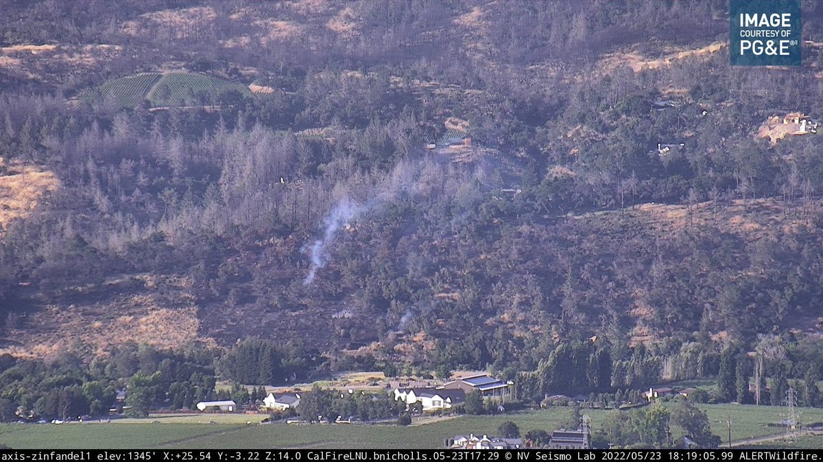 CAFireScanner's tweet photo. #PopeFire (#StHelena, Napa Co) - IC reports the fire is holding @ 5 acres & they have hose line around the fire. The tankers have been released. Little smoke left on the cameras - final update unless something changes. https://t.co/7rYPpVuKj2