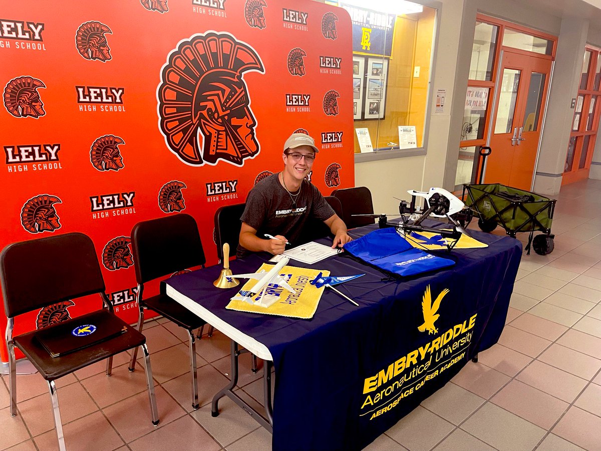 JuncoScience's tweet photo. Congratulations to Sean on your signing day at Lely high school. Welcome to the Embry-Riddle family. See you in Daytona! @WeAreLely #CCPSFamily #FlyhighGAI #GoERAU https://t.co/wbnFqRdKaZ