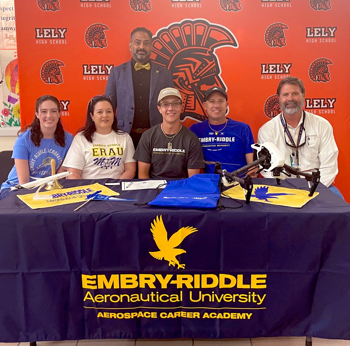 JuncoScience's tweet photo. Congratulations to Sean on your signing day at Lely high school. Welcome to the Embry-Riddle family. See you in Daytona! @WeAreLely #CCPSFamily #FlyhighGAI #GoERAU https://t.co/wbnFqRdKaZ