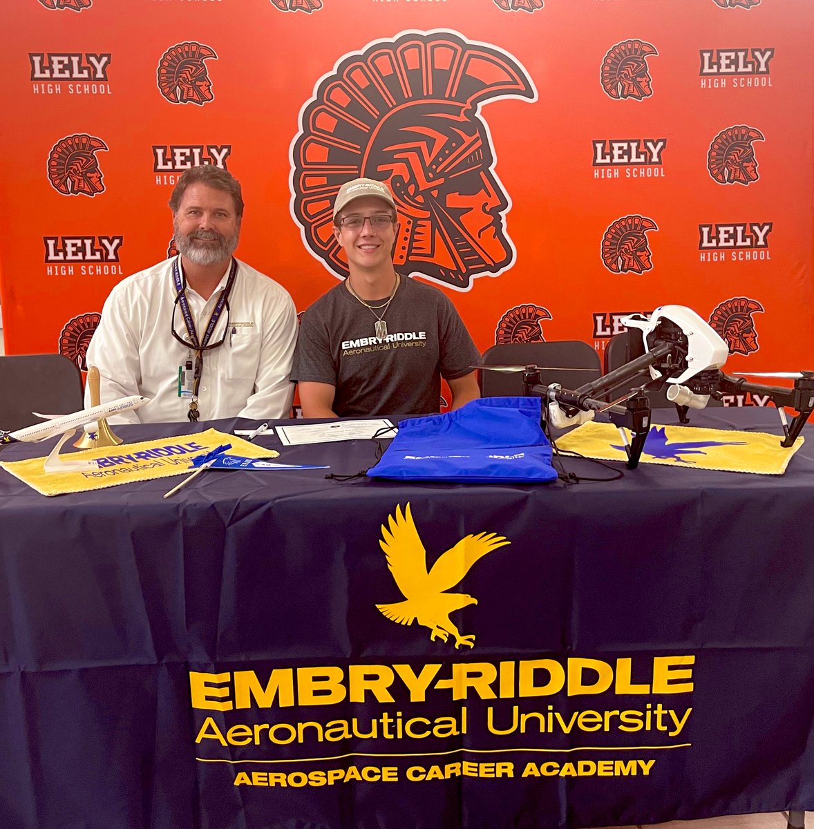 JuncoScience's tweet photo. Congratulations to Sean on your signing day at Lely high school. Welcome to the Embry-Riddle family. See you in Daytona! @WeAreLely #CCPSFamily #FlyhighGAI #GoERAU https://t.co/wbnFqRdKaZ