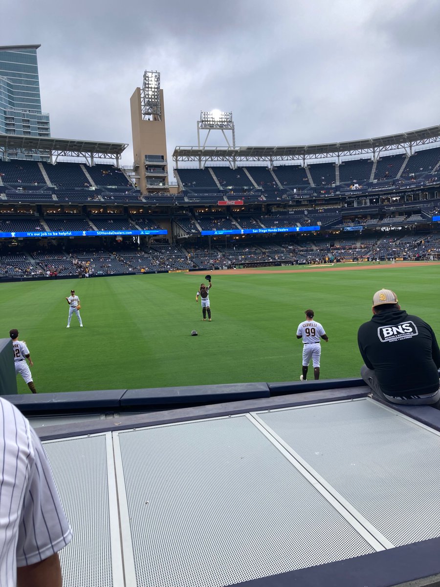 JoelSanchez_SD's tweet photo. Delicious cake and Padres baseball. Just got here and already winning. Go Padres! Thank you @FBGBakes #TimeToShine #TimeToMunch https://t.co/yUbuxqKC0m