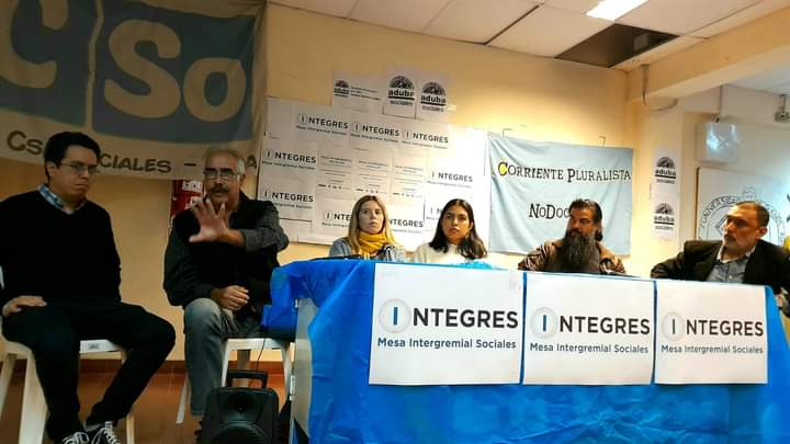 AdubaSociales's tweet photo. Se presentó la Mesa Intergremial de @ubasociales en defensa de los derechos de nuestra comunidad
El viernes pasado se lanzó INTEGRES Mesa Intergremial de #FSOC,con el objetivo d unir fuerza y perspectivas en la defensa gremial de nuestros claustros ante la displicencia de las https://t.co/F1SyRqMMhI
