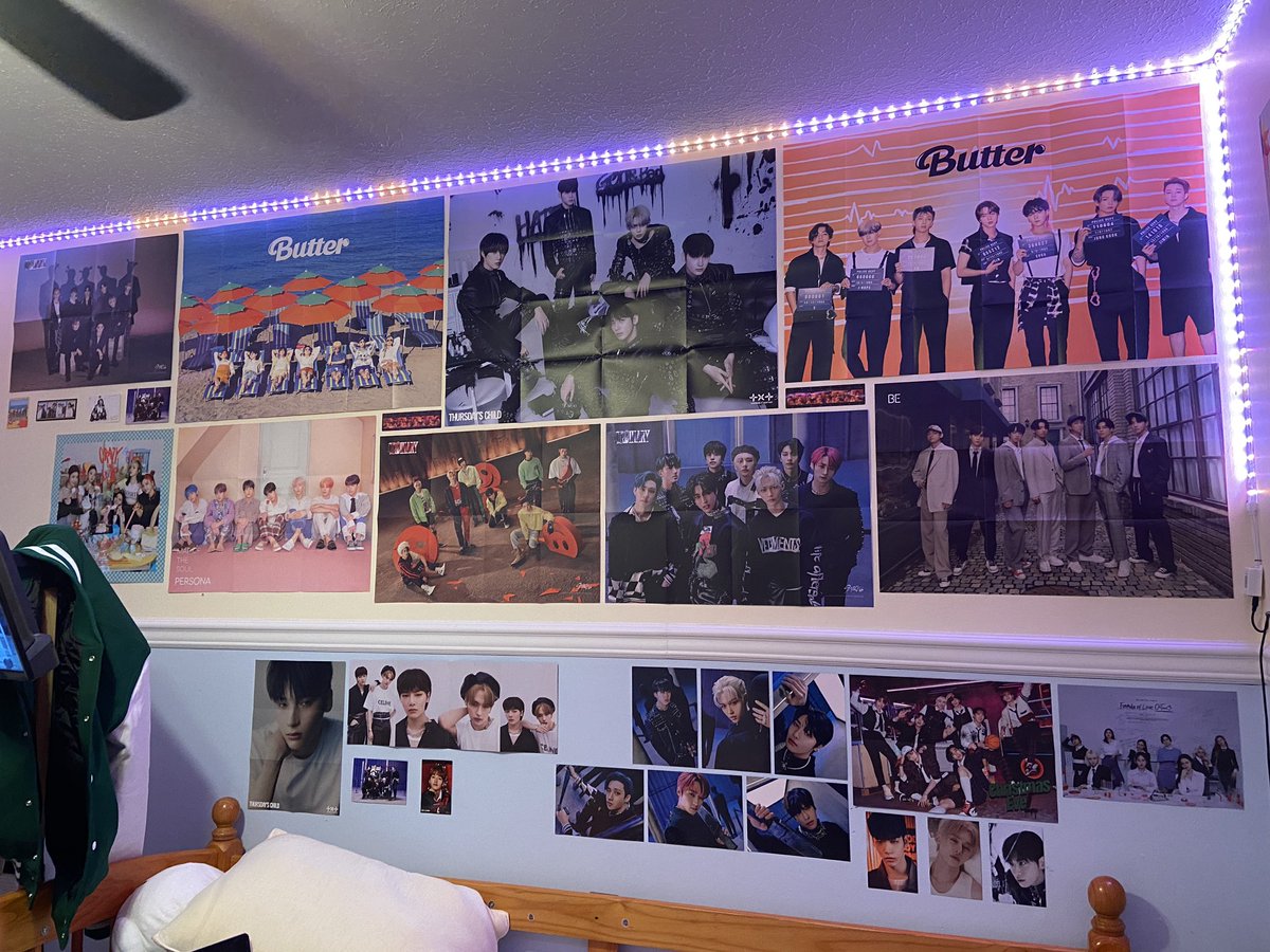tasmskz's tweet photo. HERES AN UPDATE i redid my wall w all my posters n stuff! i hust left spaces open at the bottom for han and hyunjin's mini posters when i eventually get them ^_^ https://t.co/moLx1VEPkd