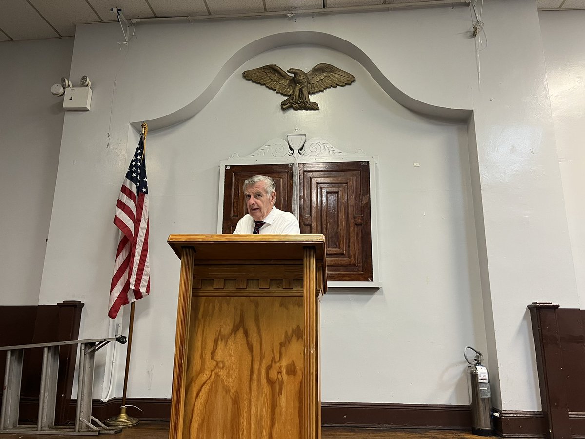 JimRockaway's tweet photo. Thank you @JamesMc04008469 for inviting me to speak at Newtown Civic Association about the #queensbusredesign. I spoke on some of the overlooked benefits, new routes &amp;things that could &amp; should be better &amp; are worth fighting for. Touched on dedicated #buslanes, seating &amp; shelter. https://t.co/JZ0gVGwsUC