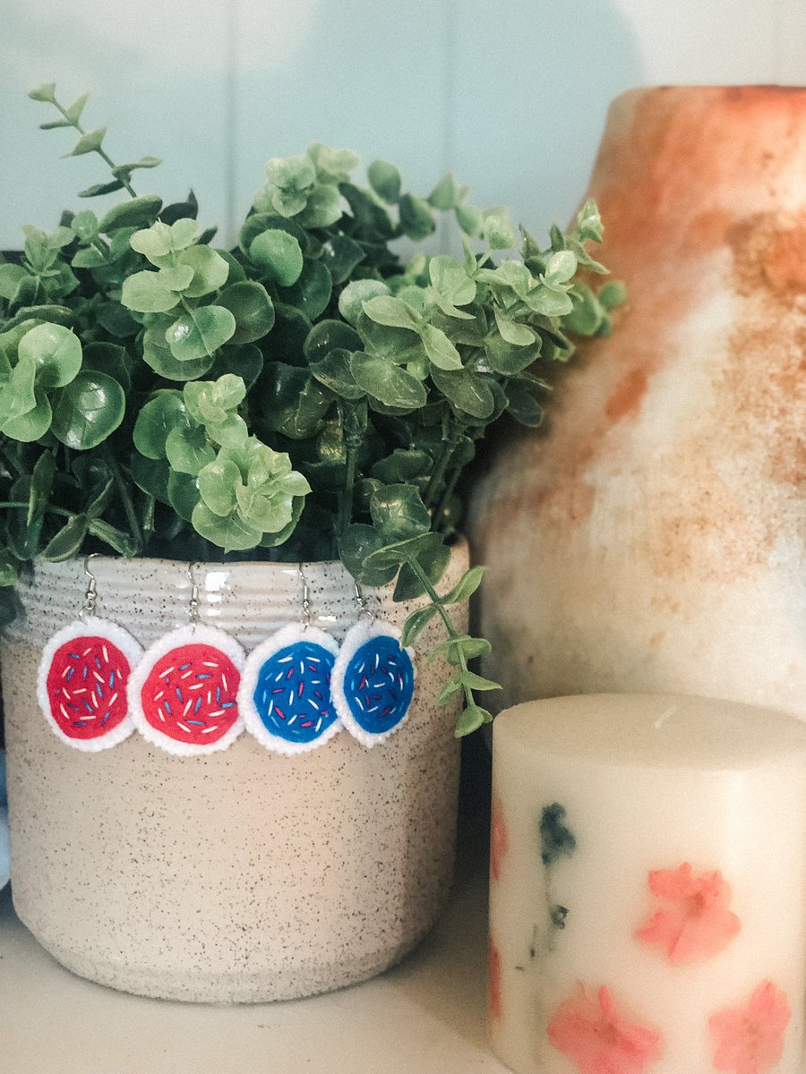 whimsicalneedle's tweet photo. summer is almost here and the 4th of July will be here before we know it! check out these adorable iced sugar cookie earrings in the perfect colors for the holiday ❤️🤍💙 https://t.co/AfixyZExKA https://t.co/WGpiwlho5d