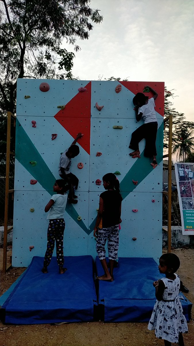 1st Day @kikstartsports Kids enjoyed their time in #turfarena for the 1st time..

#KIKSTARTPORTS
#fckovai
#zenminds_cricket_academy #climboon #sportzvillage #namakkal #namakkalnews