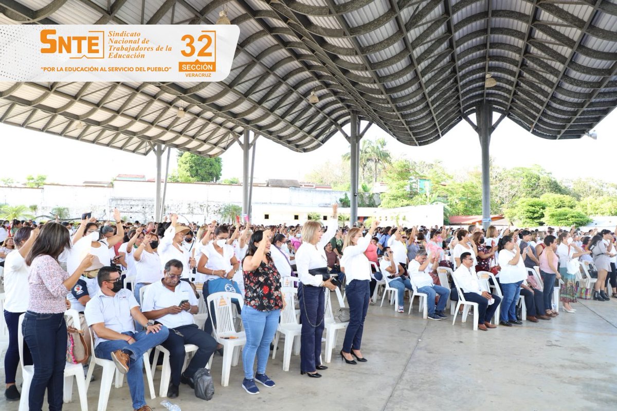 snteseccion32's tweet photo. Alegremente llevamos a cabo la Reunión con motivo de la Presentación de la Directiva Seccional en la #RegiónXII con sede en Santiago Tuxtla, agradecemos el recibimiento de todos los que nos acompañaron el día de hoy, quienes enaltecen la unidad del gremio magisterial.

#SNTE32 https://t.co/dlDOWhzpuK