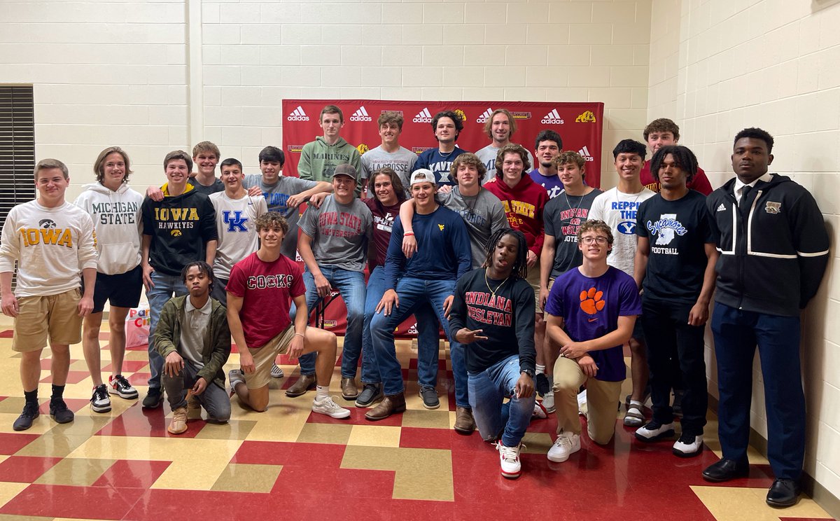 BataviaTrack's tweet photo. Thank you Class of 2022! What a great group of leaders and what’s season! The final act about to begin this Friday! #TrackAwardsNight22 https://t.co/j4JSGUiXYt