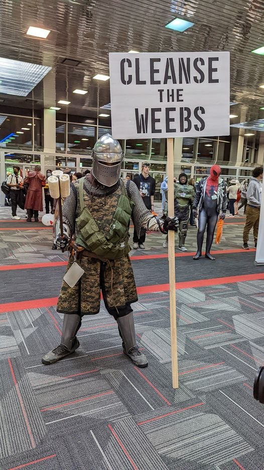 ZManCosplay's tweet photo. The knight, dubbed "Sir Sudsington" or "Sir Reginald the Hygienic" was a huge success. 

First few hours was spent handing out soap. Then I grabbed the 4L jug of sanitizer.

Which do you thing was a better prop: Loofah mace or sanitizer jug?

#cosplay #animecentral #Acen2022 https://t.co/uZkgE0eCLr
