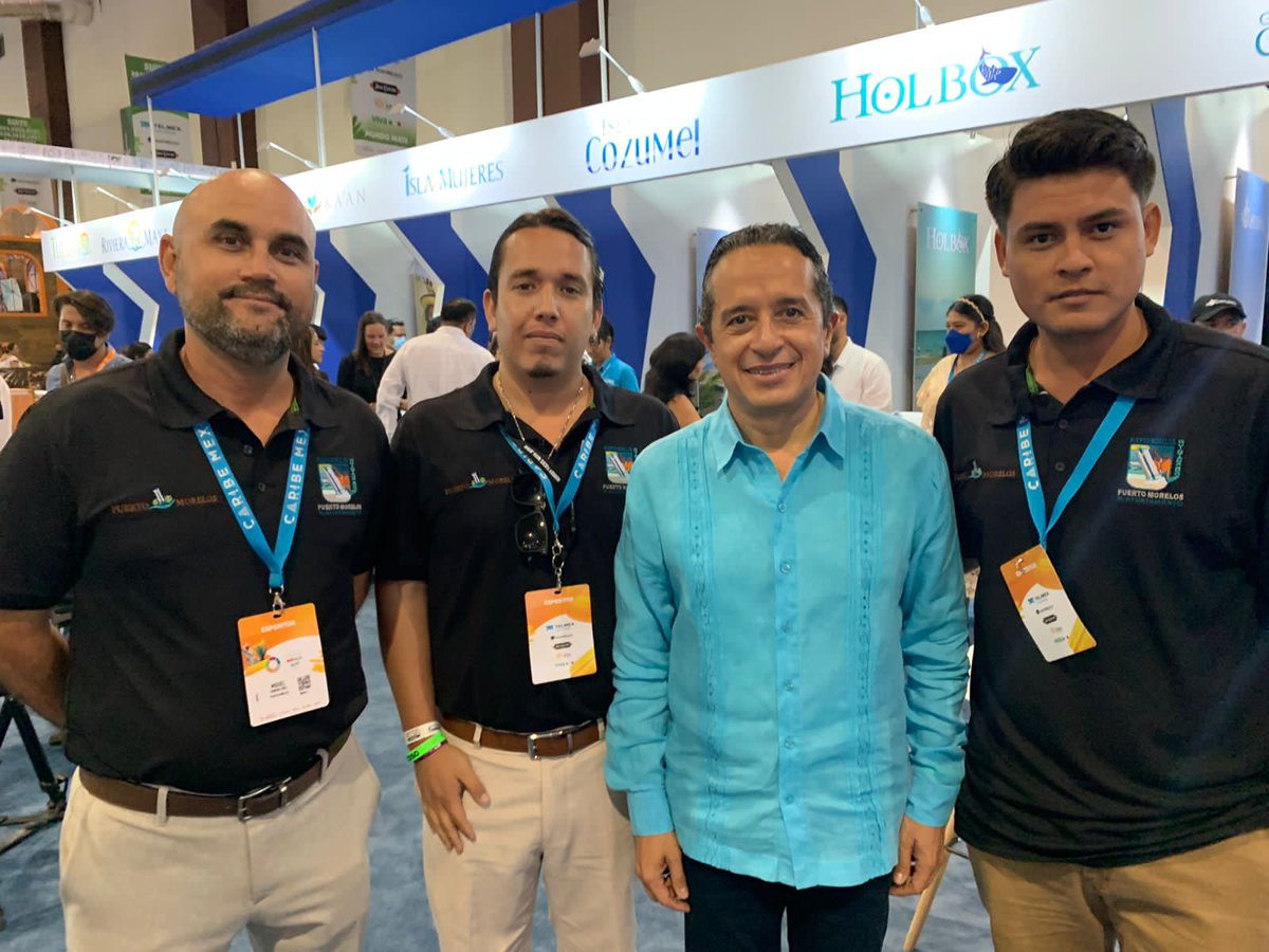 #TurismoParaElDesarrolloDelEstado y sus #Municipios presentes los Directivos de la #DirecciónGeneralDeTurismo del <a href="/PtoMorelosAyto/">Ayto. Puerto Morelos</a> que preside <a href="/BlancaMerariPM/">Blanca Merari Puerto Morelos</a> en el #TianguisTurístico2022 en #AcapulcoGuerrero los acompaña y felicita el gobernador de #QuintanaRoo <a href="/CarlosJoaquin/">Carlos Joaquín</a>