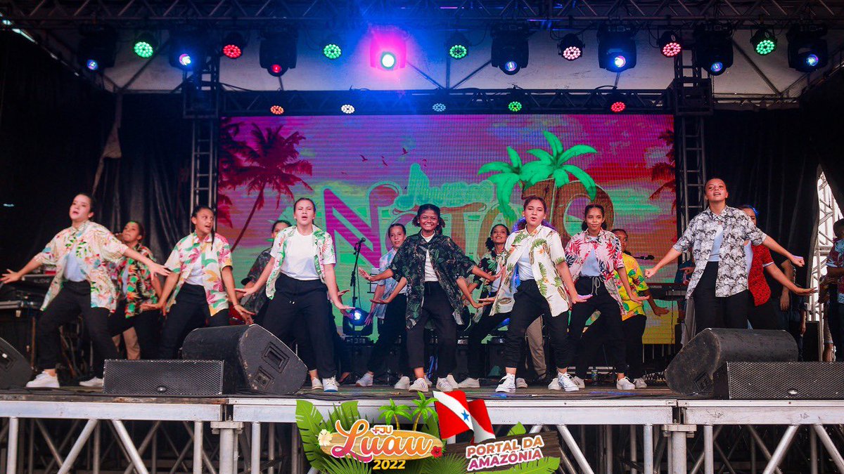 fjupara's tweet photo. Onde o grupo de dança chega, a animação toma conta. Afinal, eles não dançam, eles encantam,
né?!! 😍

#VemPraFJU #LuauFJU https://t.co/apDSWVnwus