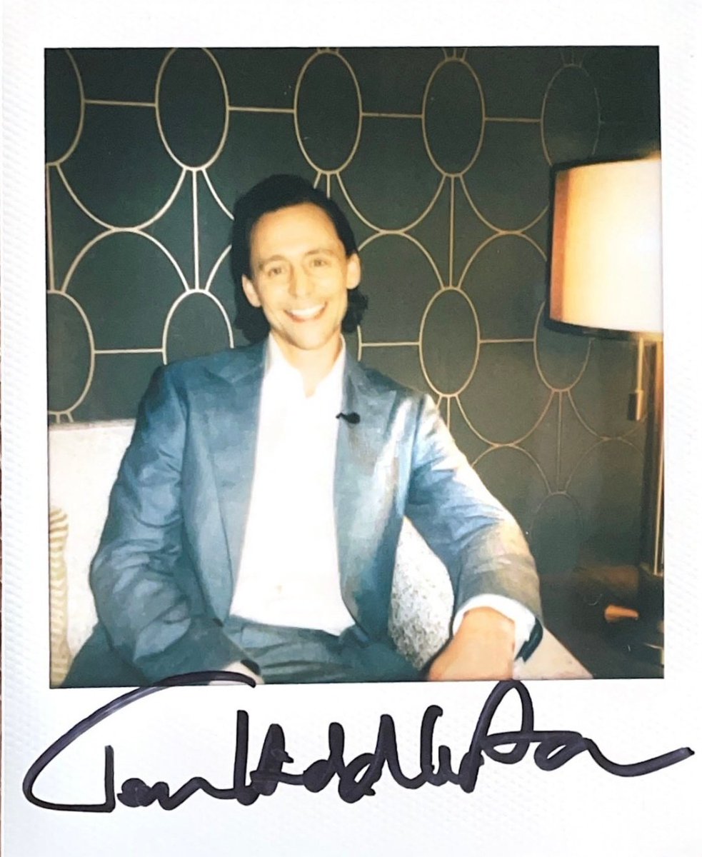 — Polaroid of Tom Hiddleston at the backstage of Jimmy Kimmel Show! 🤍

vía: @/JimmyKimmelLive on twitter