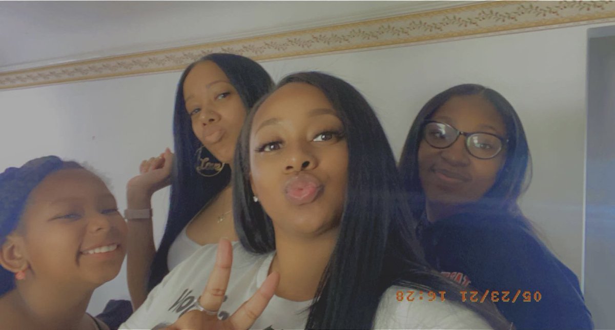 _iamregina_'s tweet photo. Sisters ππππ #theymine #ayearagotoday https://t.co/kD1DwnHraQ