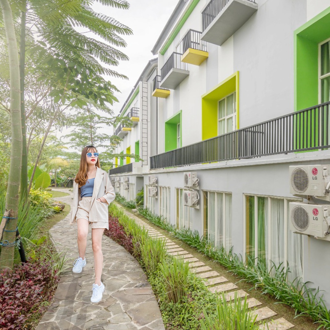 Helloooo MaxPeople! Saatnya untuk #MaxOneFact dari MaxOne Hotel &amp; Resort Makassar! 🎉🎊🎊 •
Salah satu ciri khas yang dimiliki oleh MaxOne Hotel &amp; Resort Makassar yaitu didesain dengan konsep suasana alam, yang memberikan suasana yang nyaman dan tenang