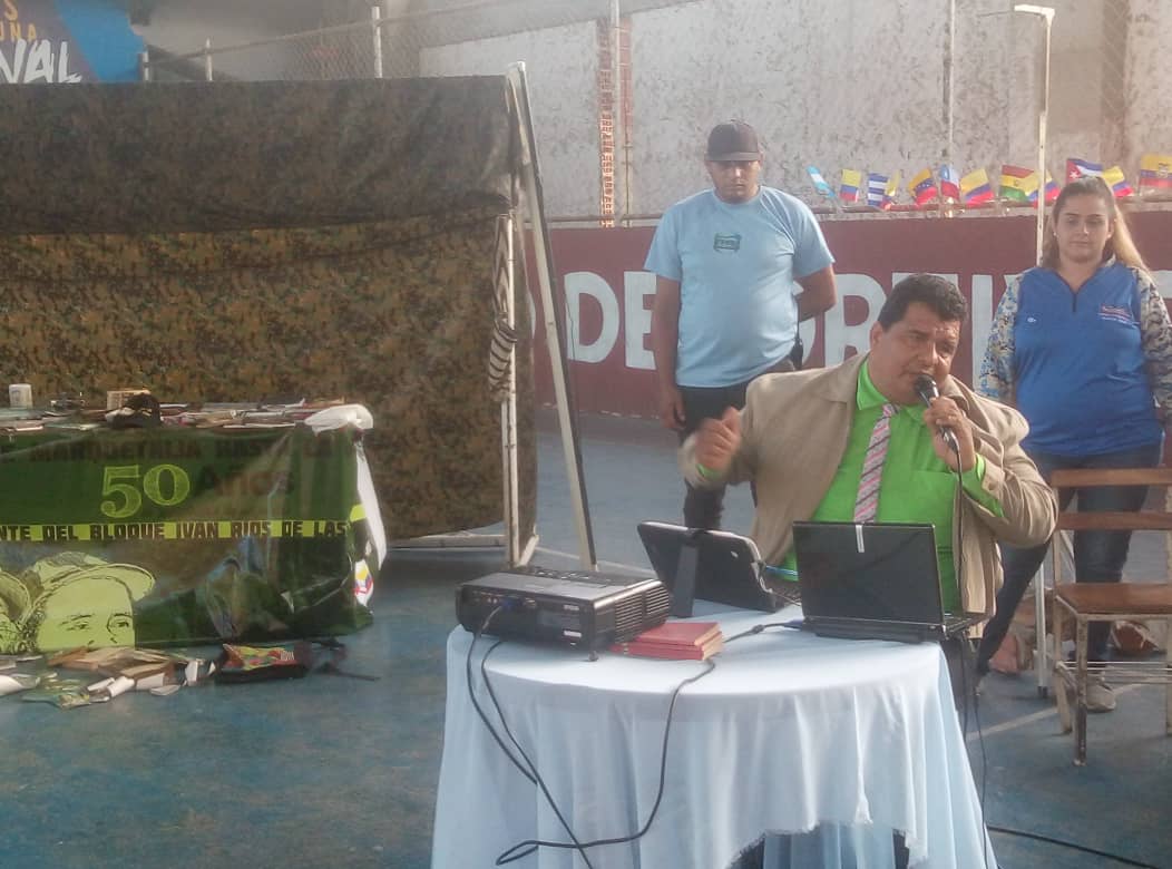 SantrichVive22's tweet photo. Más hermosas palabras y música en el Acto político cultural "Jesús Santrich Vive", Comuna Panal 2021. Con la imprescindible Adelaida @plataformacst del @PCV_Venezuela, la profesora Lina @httplinus, el camarada y cantor Leonardo Murga, y la poeta Shirley @sirleni13 https://t.co/JbNTyuss2u