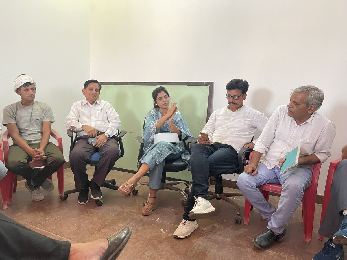 AAP4Jind's tweet photo. निकाय चुनाव की घोषणा होते ही आप नेता @anukadyan07 जी ने झज्जर कार्यकर्ताओं की मीटिंग  बुलाई व निकाय चुनावों पर विस्तृत चर्चा की। @AAPHaryana @DrSushilKrGupta @AAP4Jhajjar https://t.co/Ckvskx4HzY