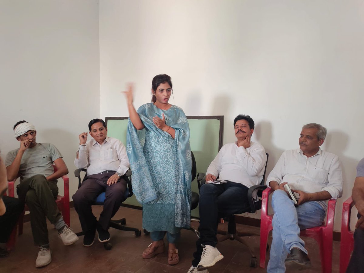 AAP4Jind's tweet photo. निकाय चुनाव की घोषणा होते ही आप नेता @anukadyan07 जी ने झज्जर कार्यकर्ताओं की मीटिंग  बुलाई व निकाय चुनावों पर विस्तृत चर्चा की। @AAPHaryana @DrSushilKrGupta @AAP4Jhajjar https://t.co/Ckvskx4HzY