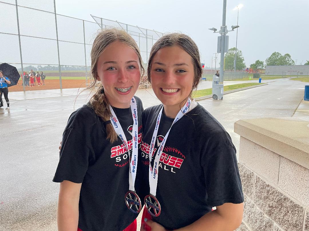 BaileyGravens's tweet photo. My Venom teammate Molli and I got to sub for Smash House 08 in the Kentucky Chrome Invitational. Had a good bracket run but came up short 0-3 in the championship game against a tough 08 Chrome Premiere team. 

Weekend pitching stats:  15.2 IP, 5Ks, 5ER, 2 Wins and 1 Save https://t.co/vO5oDrrTER